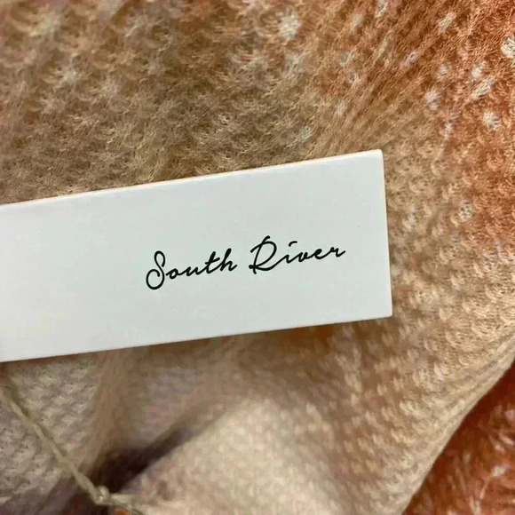 🆕Marsala Ombré Leaf Twist-Front Boatneck Top S🆕 - Picture 6 of 9